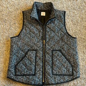 Wanna B Quilted Black/White Patterned Vest with Gold Zipper and Pockets - Large